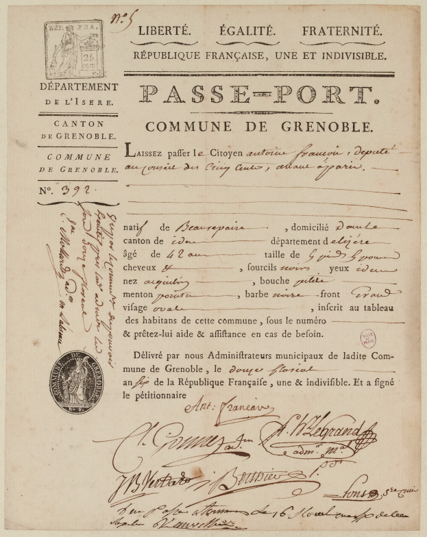 Ein altes Passdokument mit Stempel und handgeschriebenem Text.