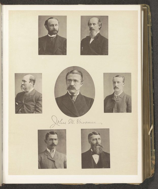 Schwarzes und weißes Gruppenfoto von formell gekleideten Männern in einem Raster auf einem Buchumschlag, das auf einer flachen Oberfläche angezeigt wird.