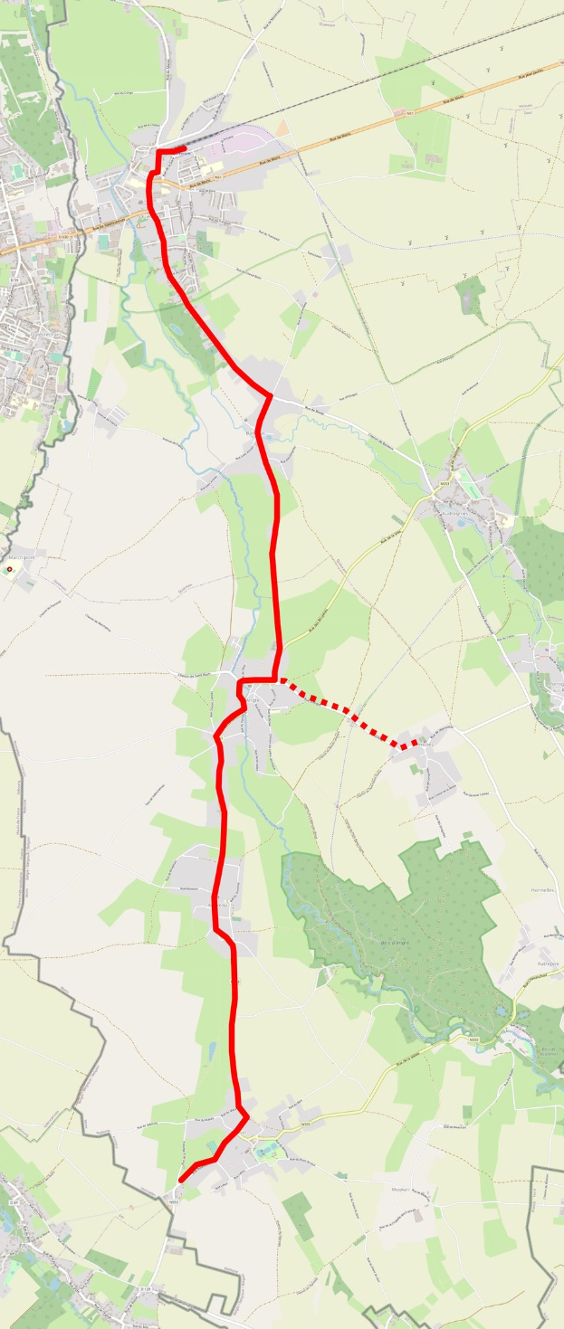 Karte einer Stadt mit einer roten Linie, die eine Fahrradroute anzeigt, die Straßen, Sehenswürdigkeiten und Punkte von Interesse entlang des Weges zeigt.