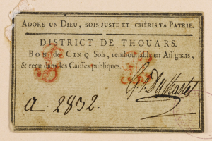 Ein Blatt Papier mit einem "District de Thouars" Stempel und handgeschriebener Text.