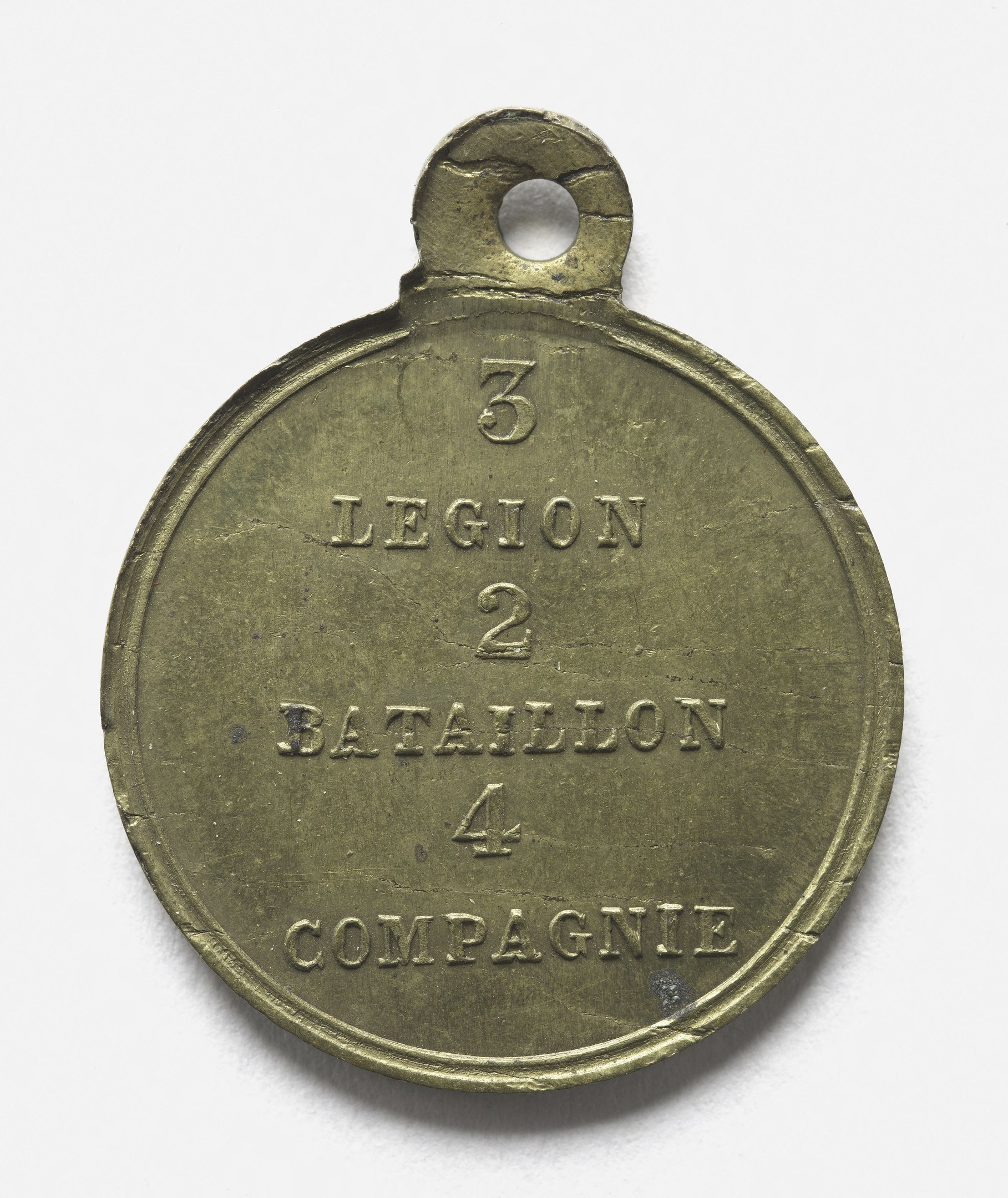 Bronzemedaille mit der Inschrift "Legion 2 Bataillon 4 Kompanie" vor einem weißen Hintergrund.