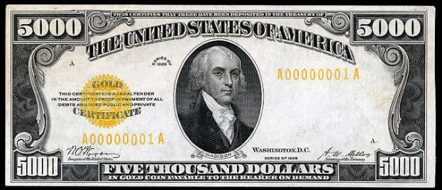 Ein schwarzer Hintergrund mit einer US-Fünfausenddollarnote mit einem Porträt von George Washington und der Aufschrift "Fünfausend Dollar" in fetter Schrift.