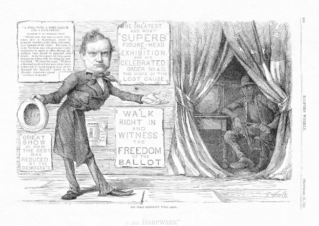 Ein Cartoon zeigt einen Mann in Anzug und Hut vor einem Vorhang, der eine Mütze und ein Schild hält, daneben sitzt rechts eine Person auf einem Stuhl und links liegen Papiere mit "The Great Democratic Normal Show" darauf.