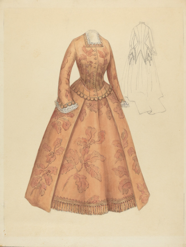 Ein detailliertes Kostümdesign aus dem 18. Jahrhundert: Ein langes, hochgeschlossenes Kleid mit einem floral gemusterten Mieder in Rosa, Lila und Blau, einem Spitzenbesatz am Rock und einem hellblauen Hintergrund.
