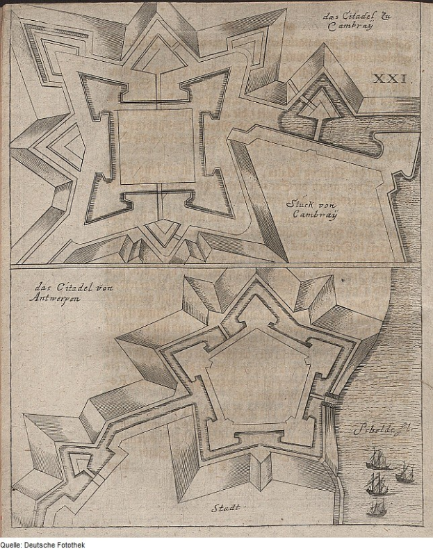 Ein offenes altes Buch mit einer detaillierten, handgezeichneten Stadtplan mit vielen Details und begleitendem Text.