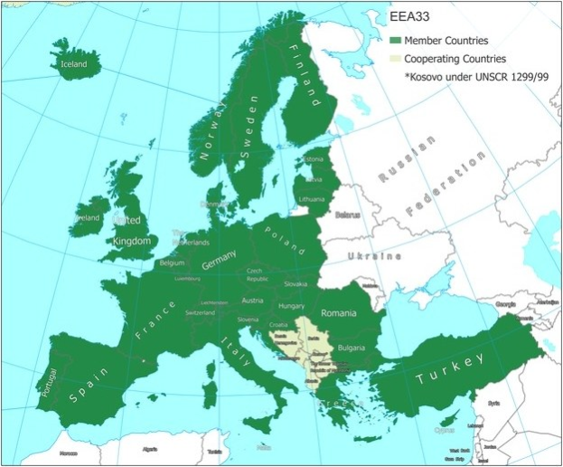 Ein Plakat, das eine detaillierte Karte von Europa zeigt, die die Mitgliedstaaten der Europäischen Union hervorhebt, mit Ländernamen, Grenzen, großen Städten, Flüssen und geografischen Merkmalen.