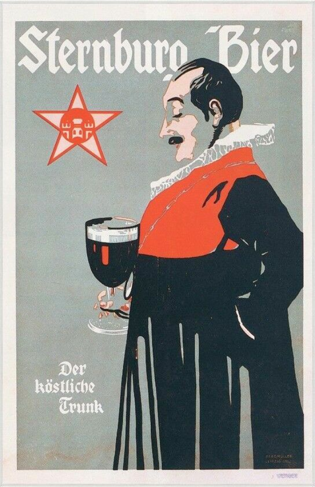 Ein Mann hält ein Glas Sternburg Bier, im Hintergrund ein Plakat, das das Bier bewirbt.