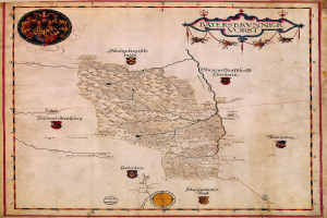 Eine 15. Jahrhundert-Karte von Bayern, die geographische Merkmale wie Flüsse, Berge und Städte zeigt, begleitet von informativem Text und Logos.