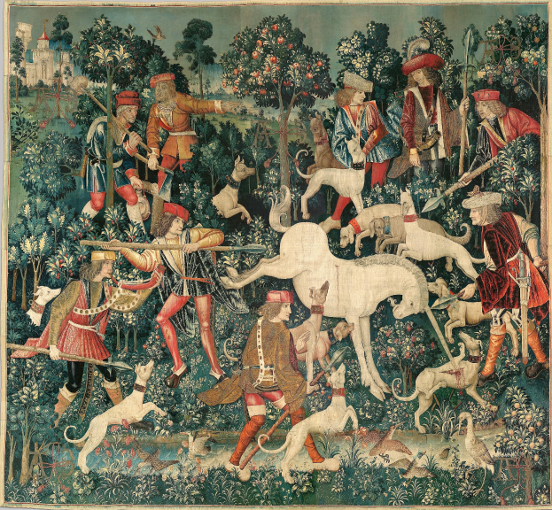 Ein mittelalterliches Wandteppichbild, das eine Jagdszenen mit Menschen in historischer Kleidung, Tiere, Bäume, Pflanzen, Vögel und eine ferne Burg zeigt.