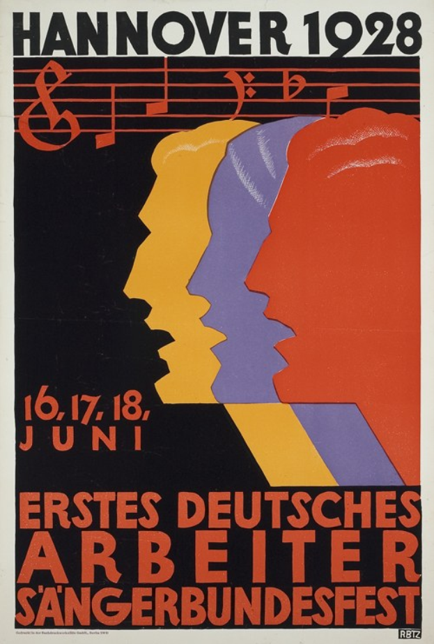 Plakat für das 1. Deutsche Arbeiter-Sängerfest in Hannover 1928, das drei zentrale Figuren und Textinformationen zeigt.